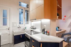 Historic 2BR Oasis in Kolonaki