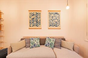Historic 2BR Oasis in Kolonaki
