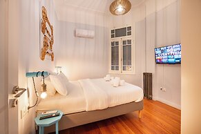 Historic 2BR Oasis in Kolonaki