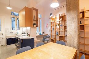 Historic 2BR Oasis in Kolonaki