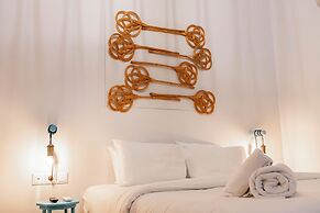 Historic 2BR Oasis in Kolonaki