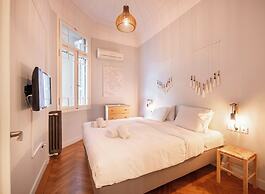 Historic 2BR Oasis in Kolonaki