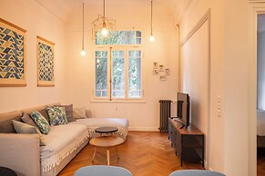 Historic 2BR Oasis in Kolonaki