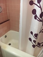 NASSAU HOLIDAY MOTEL