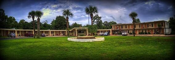 NASSAU HOLIDAY MOTEL