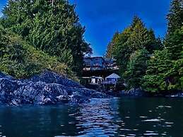 Tofino Oceanfront Hotel Suite