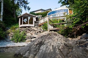 Tofino Oceanfront Hotel Suite