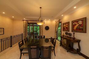 - Casa Zafiro 7 Bedrooms Private Pool