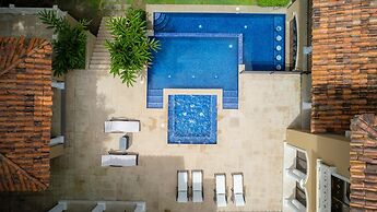 - Casa Zafiro 7 Bedrooms Private Pool