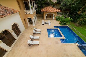 - Casa Zafiro 7 Bedrooms Private Pool