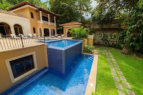 - Casa Zafiro 7 Bedrooms Private Pool