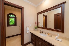 - Casa Zafiro 7 Bedrooms Private Pool