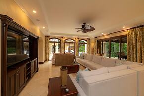 - Casa Zafiro 7 Bedrooms Private Pool