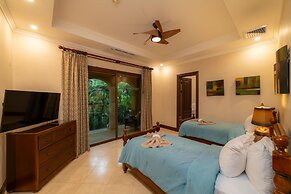 - Casa Zafiro 7 Bedrooms Private Pool