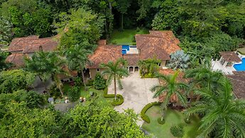 - Casa Zafiro 7 Bedrooms Private Pool