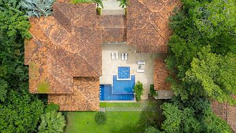 - Casa Zafiro 7 Bedrooms Private Pool