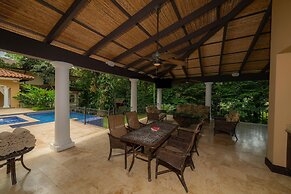 - Casa Zafiro 7 Bedrooms Private Pool