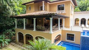 - Casa Zafiro 7 Bedrooms Private Pool