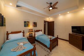 - Casa Zafiro 7 Bedrooms Private Pool