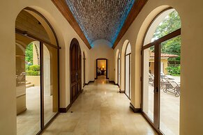 - Casa Zafiro 7 Bedrooms Private Pool