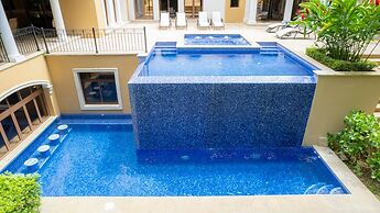 - Casa Zafiro 7 Bedrooms Private Pool