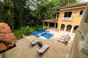 - Casa Zafiro 7 Bedrooms Private Pool