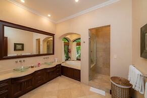 - Casa Zafiro 7 Bedrooms Private Pool