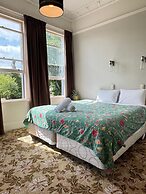 Gladstone Grand Hotel