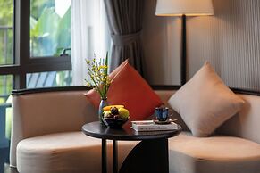 Le Premier Hotel & Rooftop Bar