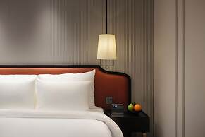 Le Premier Hotel & Rooftop Bar