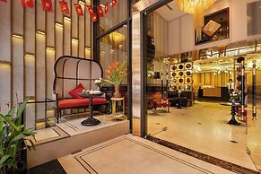 Le Premier Hotel & Rooftop Bar