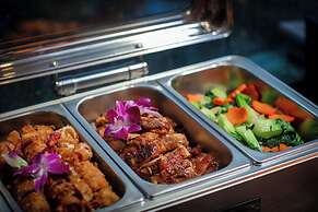 Le Premier Hotel & Rooftop Bar