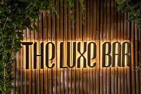 Le Premier Hotel & Rooftop Bar