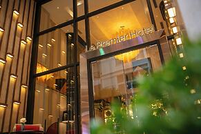 Le Premier Hotel & Rooftop Bar