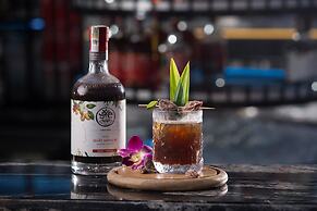 Le Premier Hotel & Rooftop Bar