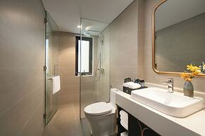 Le Premier Hotel & Rooftop Bar