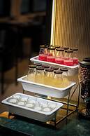 Le Premier Hotel & Rooftop Bar