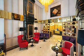 Le Premier Hotel & Rooftop Bar