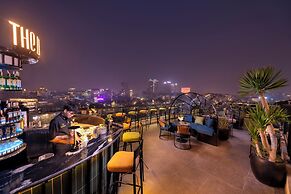 Le Premier Hotel & Rooftop Bar