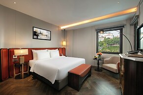 Le Premier Hotel & Rooftop Bar