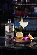 Le Premier Hotel & Rooftop Bar