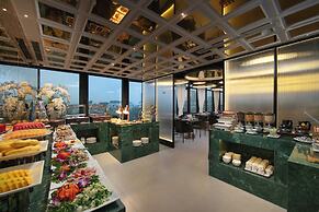 Le Premier Hotel & Rooftop Bar