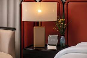 Le Premier Hotel & Rooftop Bar