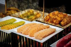 Le Premier Hotel & Rooftop Bar