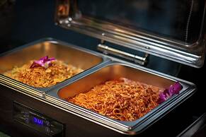 Le Premier Hotel & Rooftop Bar