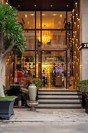 Le Premier Hotel & Rooftop Bar