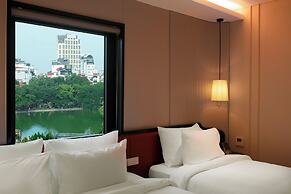 Le Premier Hotel & Rooftop Bar