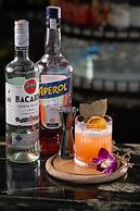 Le Premier Hotel & Rooftop Bar