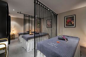 Le Premier Hotel & Rooftop Bar