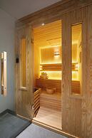 Le Premier Hotel & Rooftop Bar